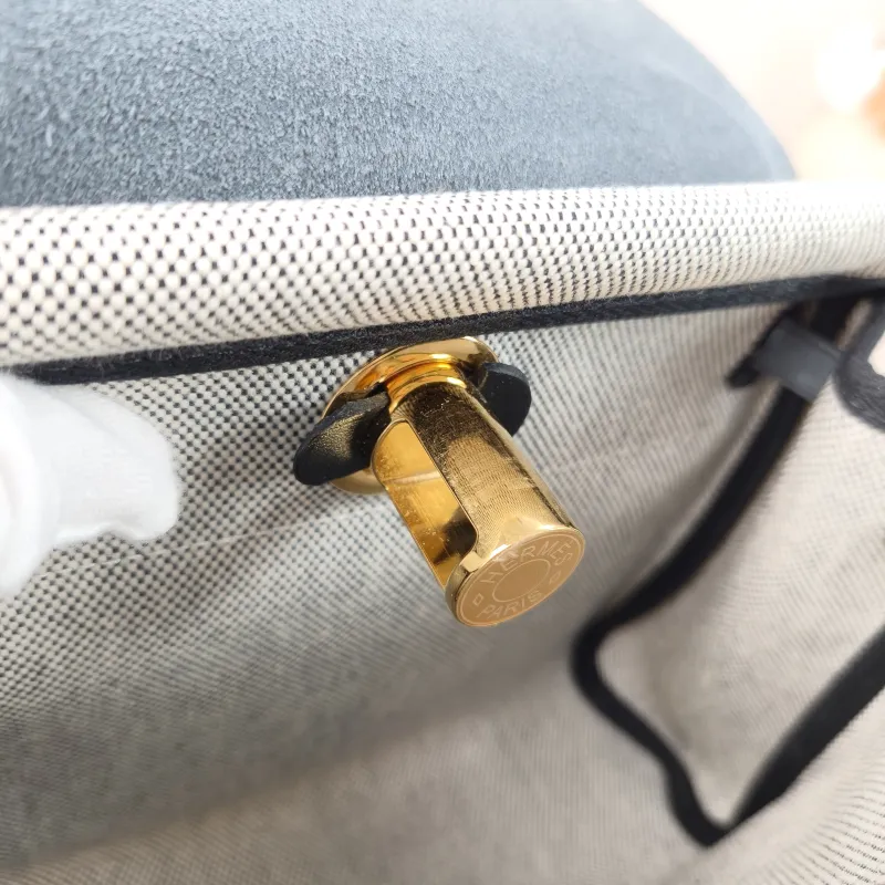 Hermès Crossbody Bag Herbag Zip 20Black Beige Canvas mini20.5 × 7 × 16.5 cm — detail view 2 of 13