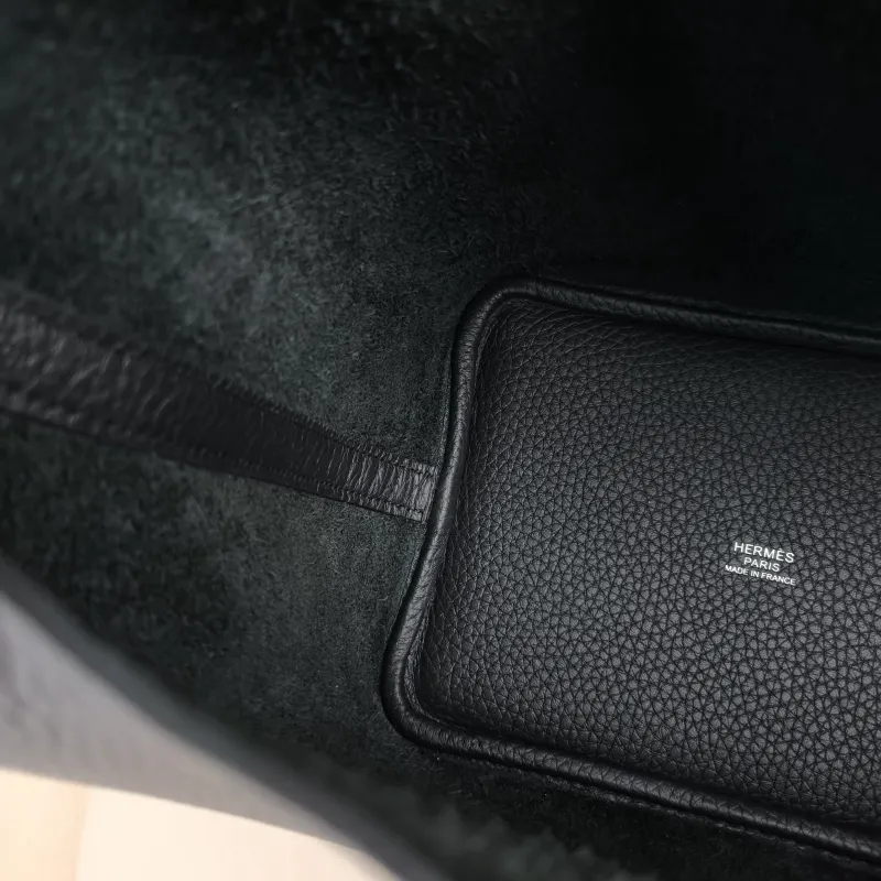 Hermès Top Handle Bag Picotin Lock 18 1889Black Clemence Taurillon TC Calfskin Small18 × 13 × 19 cm — detail view 10 of 12