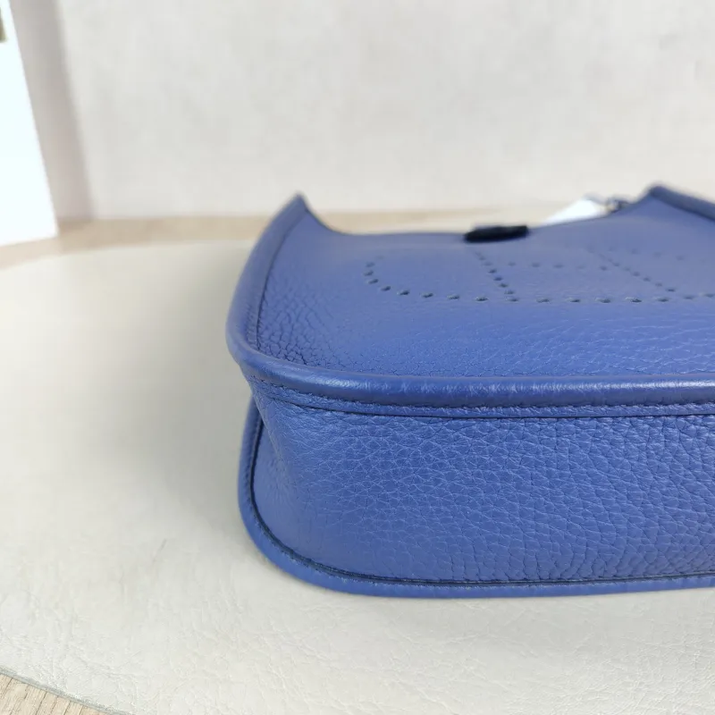 Hermès Crossbody Bag Evelyne Mini 16 Mini 16 Blue TC Calfskin Mini 17 × 5.5 × 18 cm D — detail view 2 of 12