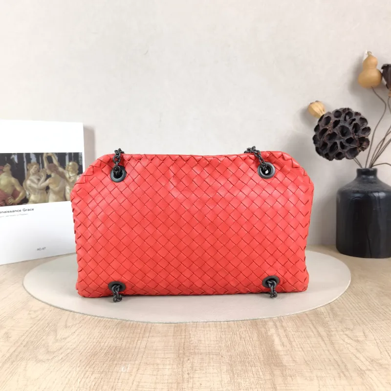 Bottega Veneta Shoulder Bag Shoulder Bag Red Lambskin One Size30 × 4 × 18 cm