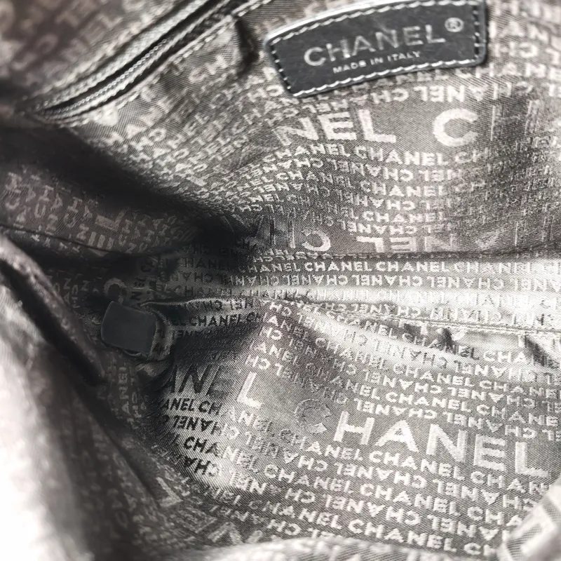 Chanel Crossbody Bag Hobo C Black Lambskin One Size 26 × 8 × 23 cm 10 — detail view 13 of 14