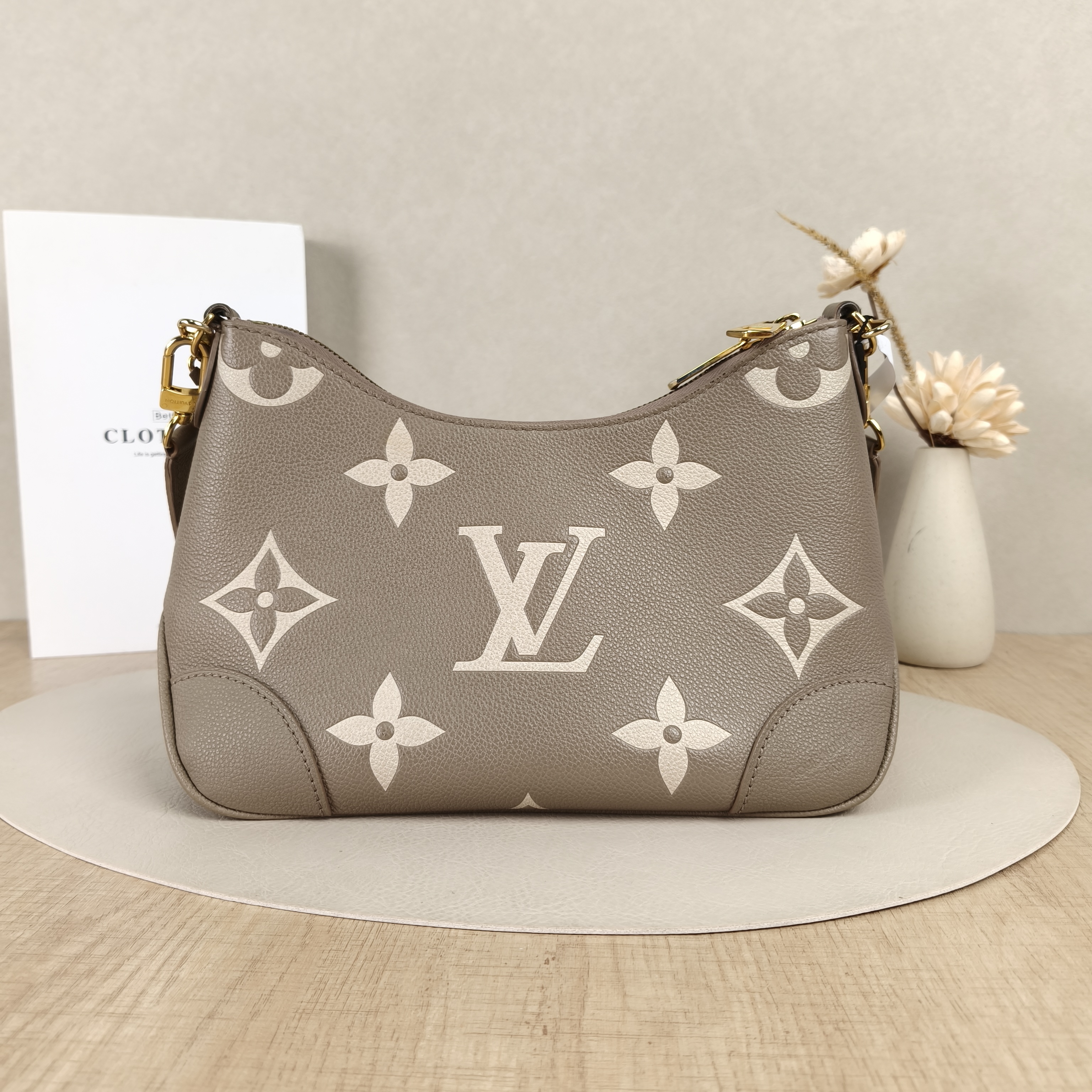 Louis Vuitton Crossbody Bag Boulogne Monogram Empreinte Embossed Calfskin Small26 × 9.5 × 16 cm