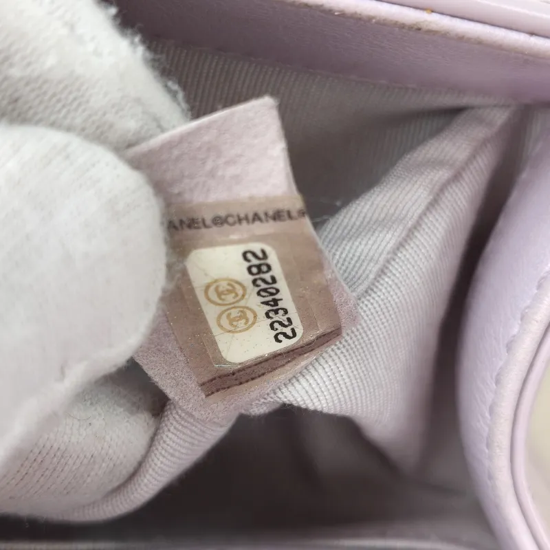 Chanel Crossbody Bag Le Boy​ Patent Leather Small20.5 × 8.5 × 12 cm — detail view 1 of 15