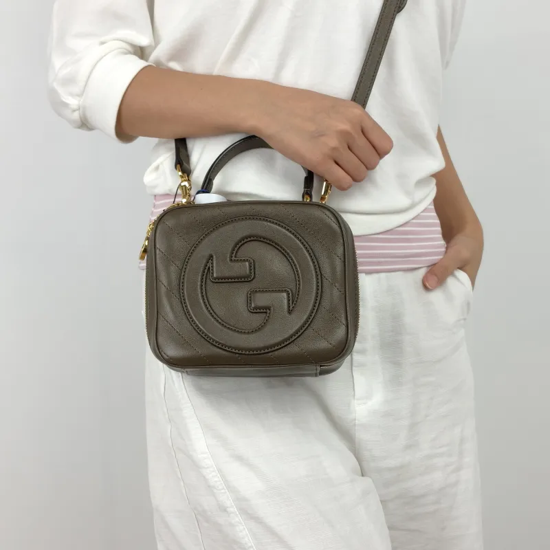 GUCCI Top Handle Bag Blondie Box Small17 × 9 × 15 cm — on-model view 1 of 3