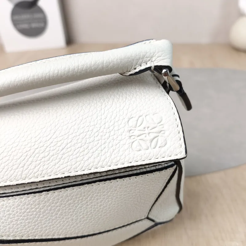 LOEWE Crossbody Bag Puzzle White Calfskin Mini 18 × 8 × 12.5 cm — detail view 5 of 13