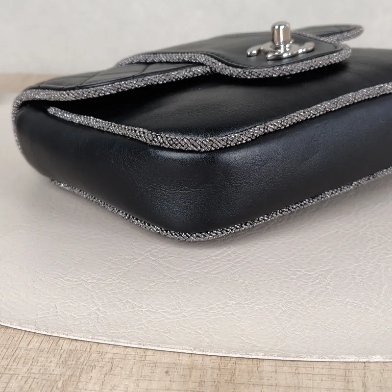 Chanel Crossbody Bag Black Lambskinmini17 × 8 × 13.5 cm — detail view 5 of 13