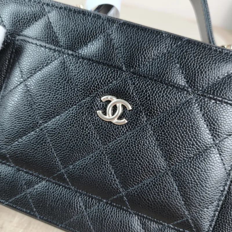 Chanel Crossbody Bag Black Grained Calfskin Mini 19.5 × 8.5 × 12 cm — detail view 3 of 13