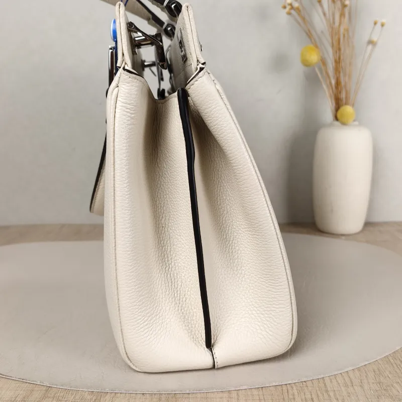 GUCCI Crossbody Bag zumi Top Handle Bag White Calfskin Small 27 × 10 × 22 cm — detail view 2 of 13