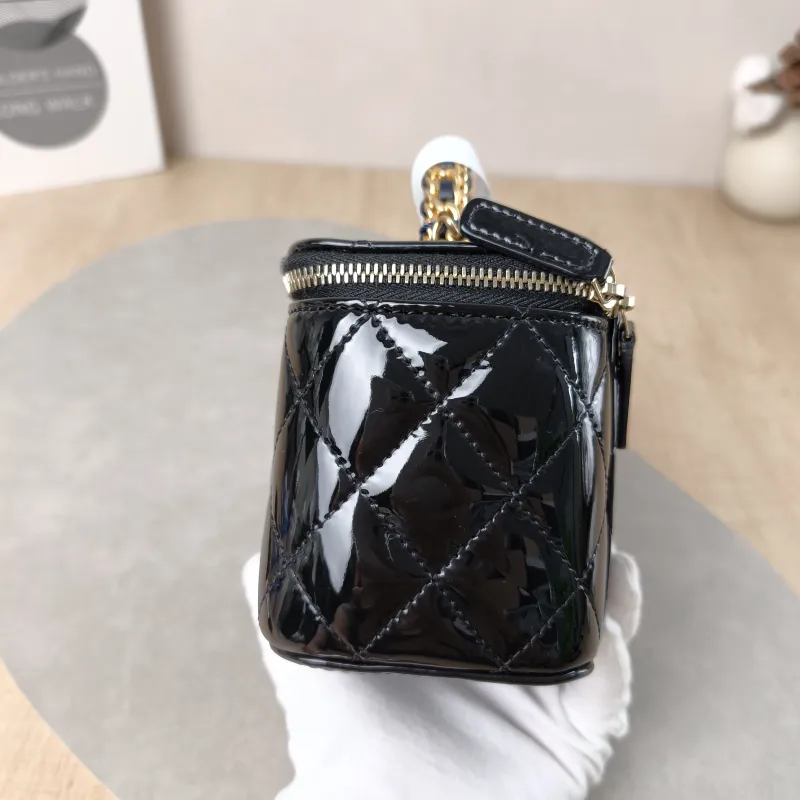 Chanel Crossbody Bag Edition Black Patent Leathermini16 × 8 × 9.5 cm — detail view 1 of 13