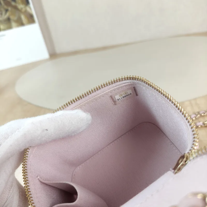 Chanel Crossbody Bag Edition Calfskinmini11 × 7 × 9 cm — detail view 5 of 12
