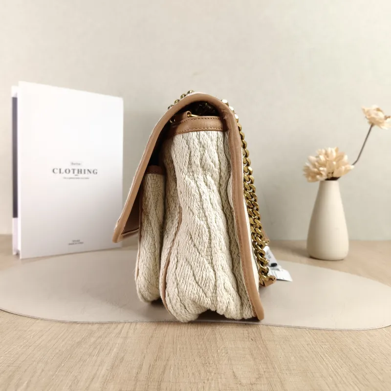 SAINT LAURENT Crossbody Bag Niki White D Medium28 × 8.5 × 20 cm — detail view 2 of 13