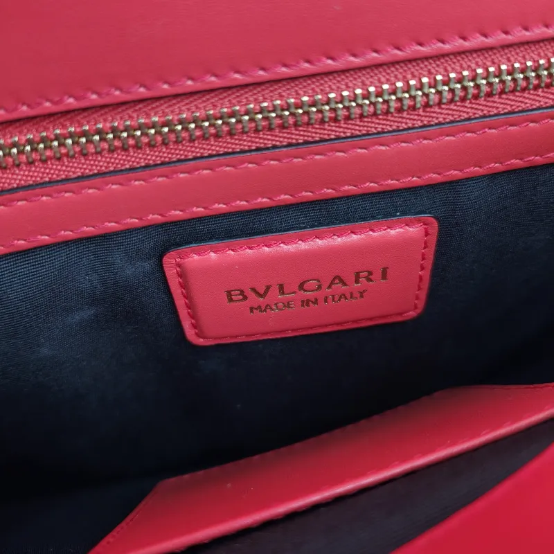 Bvlgari Shoulder Bag Serpenti Forever Collection Crossbody Bag Red Calfskin Medium27.5 × 7 × 18 cm — detail view 6 of 15