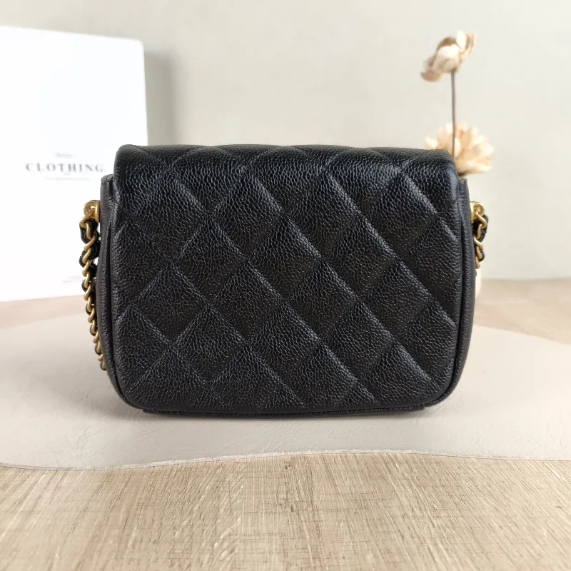 Chanel Crossbody Bag Black Grained Calfskin 19 × 6 × 14 cm — cover view 2 of 5