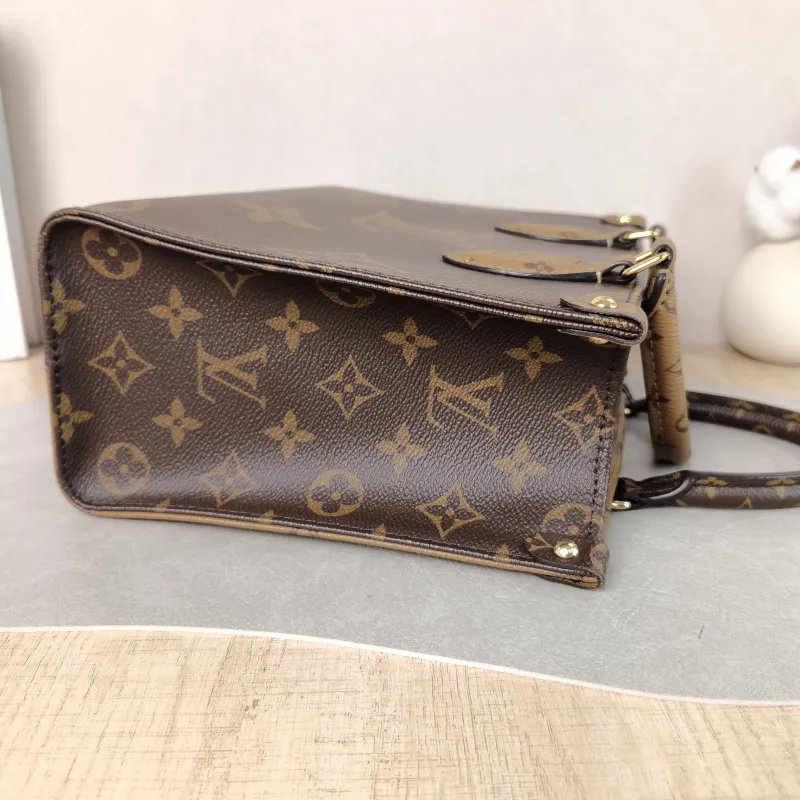 Louis Vuitton Shoulder Bag Onthego Monogram PVC Small 25 × 11.5 × 19 cm — detail view 2 of 11