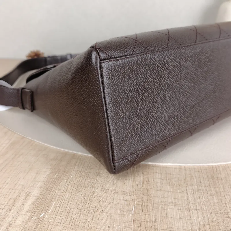 Chanel Shoulder Bag Brown Grained Calfskin One Size30 × 10 × 22 cm — detail view 6 of 14