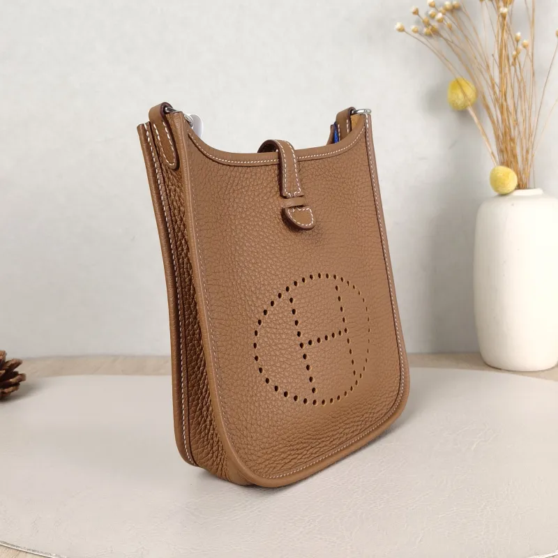 Hermès Crossbody Bag Evelyne Mini 16 Mini 16 Taurillon Clemence TC Calfskin Mini 17 × 5.5 × 18 cm G — cover view 4 of 5