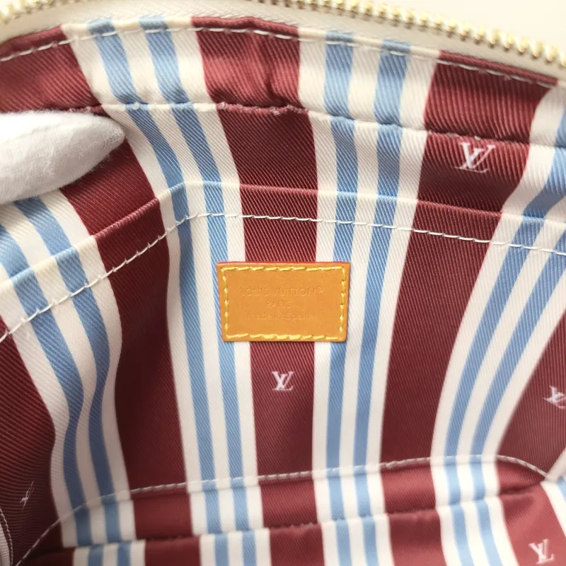 Louis Vuitton Crossbody Bag Nil Messenger Bag PVC One Size 25 × 11 × 17.5 cm — detail view 7 of 12