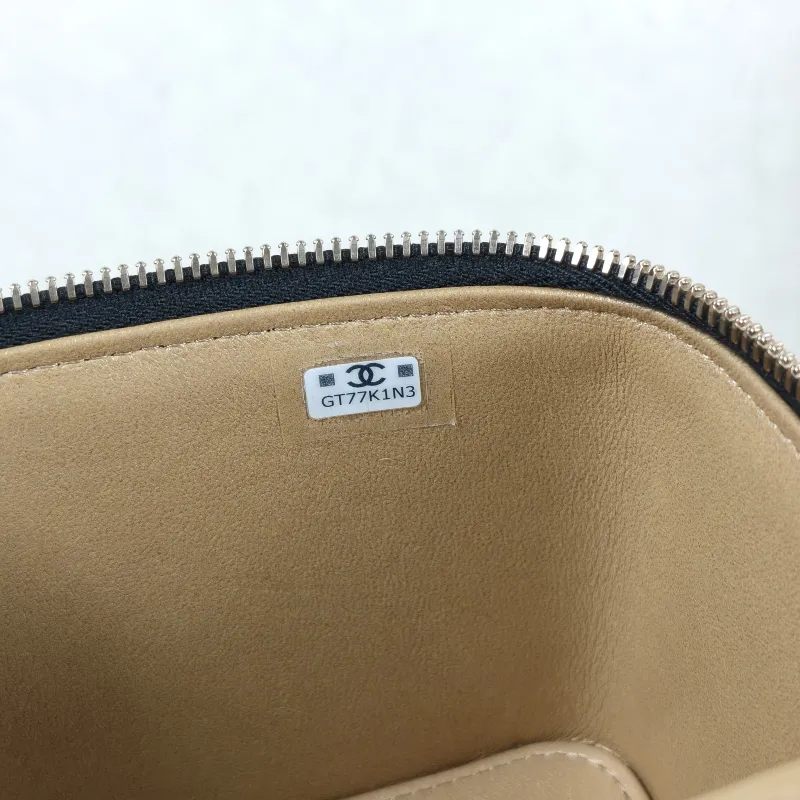 Chanel Crossbody Bag Edition Box Bag Cosmetic Bag Black Lambskin 17 × 8 × 9.5 cm — detail view 13 of 14