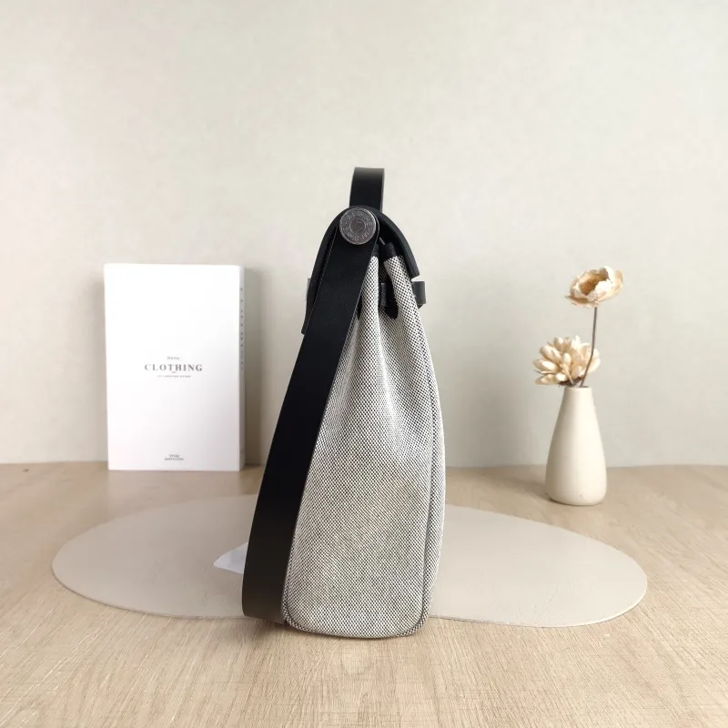 Hermès Top Handle Bag herbag messenger 39 Top Handle Bag Beige Black Canvas · Calfskin One Size 36 × 9 × 28 cm k — detail view 2 of 11