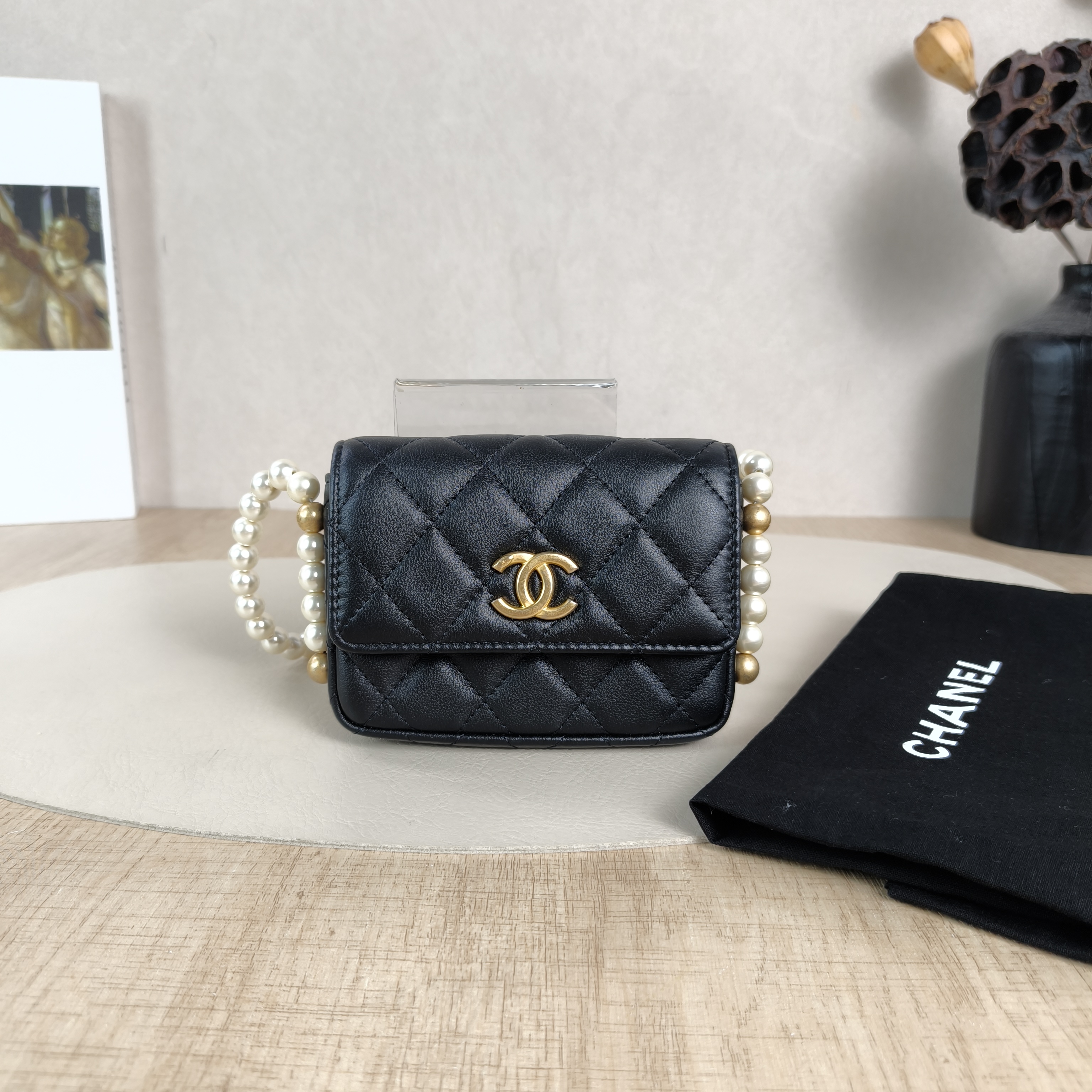 Chanel Crossbody Bag Pearl Crossbody Bag Black Calfskin One Size12 × 4 × 9 cm — cover view 2 of 6