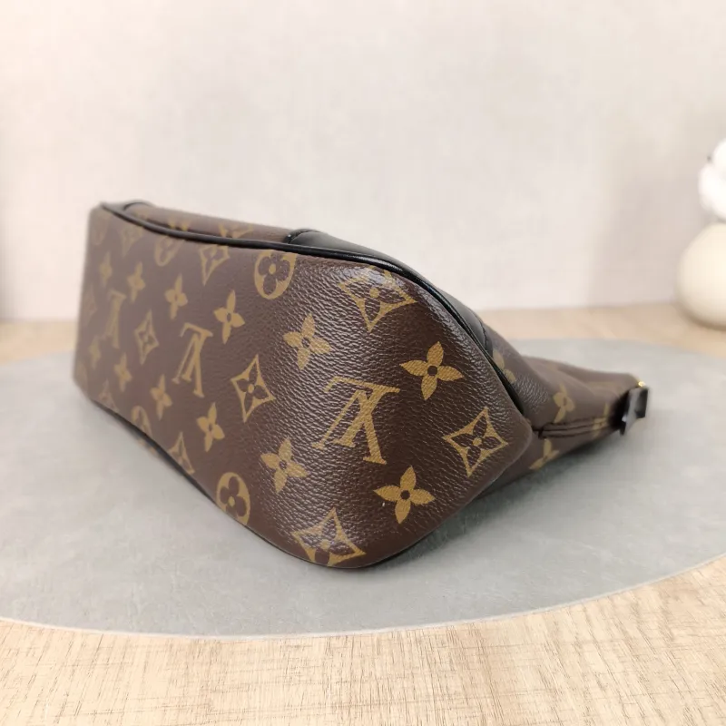 Louis Vuitton Crossbody Bag Boulogne PVC Small26 × 9.5 × 16 cm — detail view 9 of 10