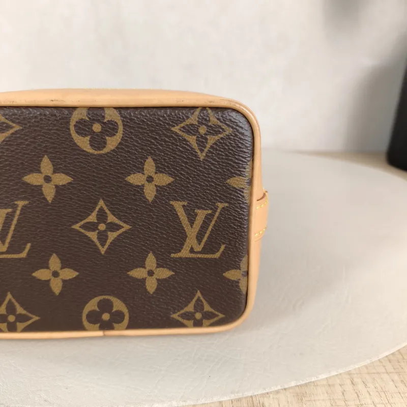 Louis Vuitton Crossbody Bag NANO NÉONOÉ Bucket Bag Nano Monogram PVC nano 13 × 10 × 16 cm — detail view 5 of 11