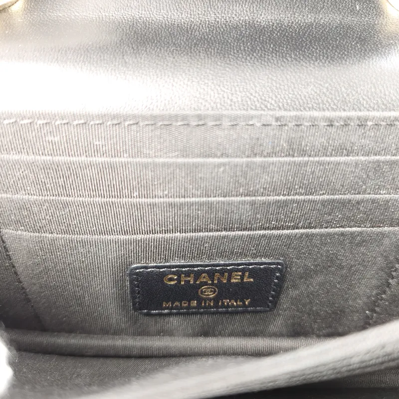 Chanel Crossbody Bag trendy cc woc Black with Gold-Tone Hardware Lambskin One Size 15.5 × 3.5 × 11 cm 30 — detail view 11 of 13