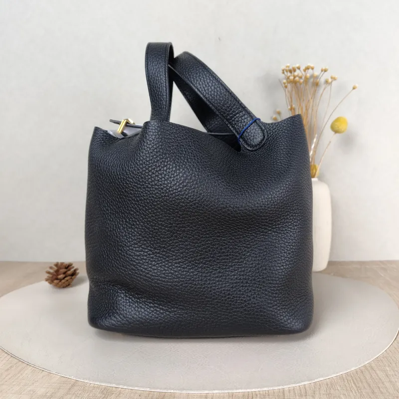 Hermès Top Handle Bag Picotin Lock 22 22 Black TC Calfskin Medium 22 × 17 × 21 cm U — detail view 7 of 11