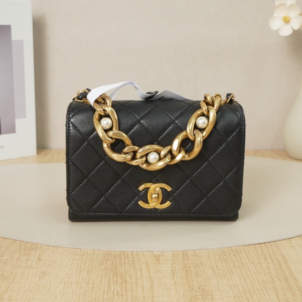 Chanel 21a Pearl Black with Gold-Tone Hardware Calfskin Microchip Edition · 18 × 8 × 13 cm