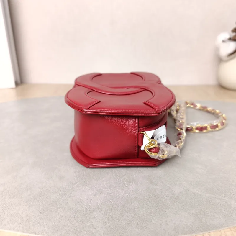 Chanel Crossbody Bag Crossbody Bag Red Lambskin One Size16 × 6 × 11 cm — detail view 8 of 14