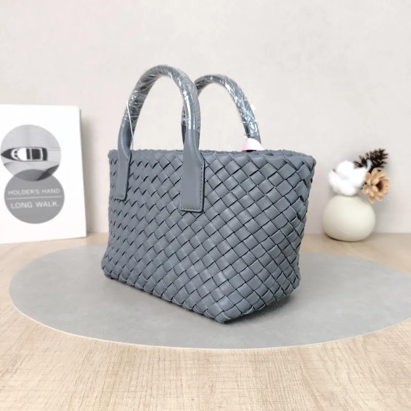 Bottega Veneta Shoulder Bag Shoulder Bag Grey Lambskin One Size 18 × 12 × 15 cm — cover view 2 of 5