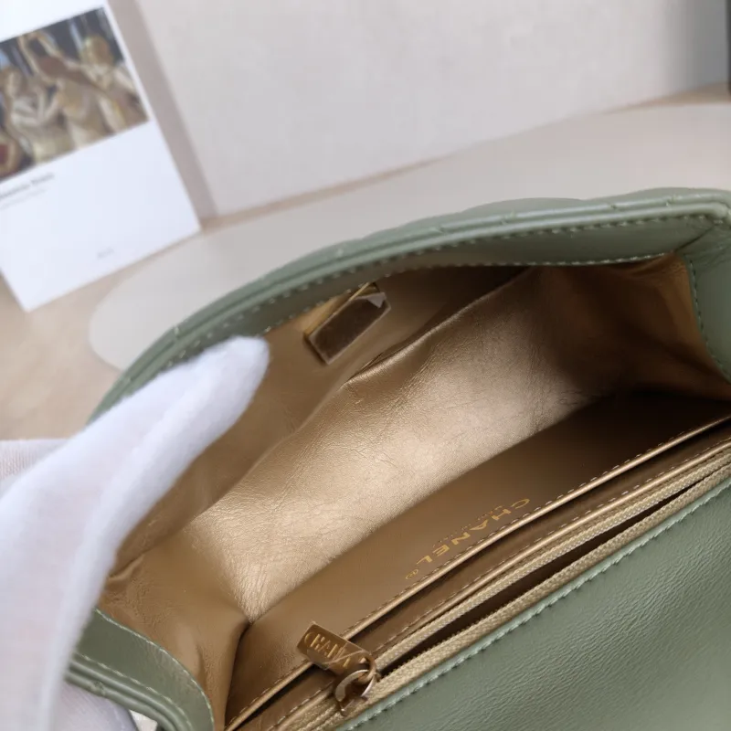 Chanel Crossbody Bag Lambskin One Size 17 × 8 × 13.5 cm — detail view 3 of 12