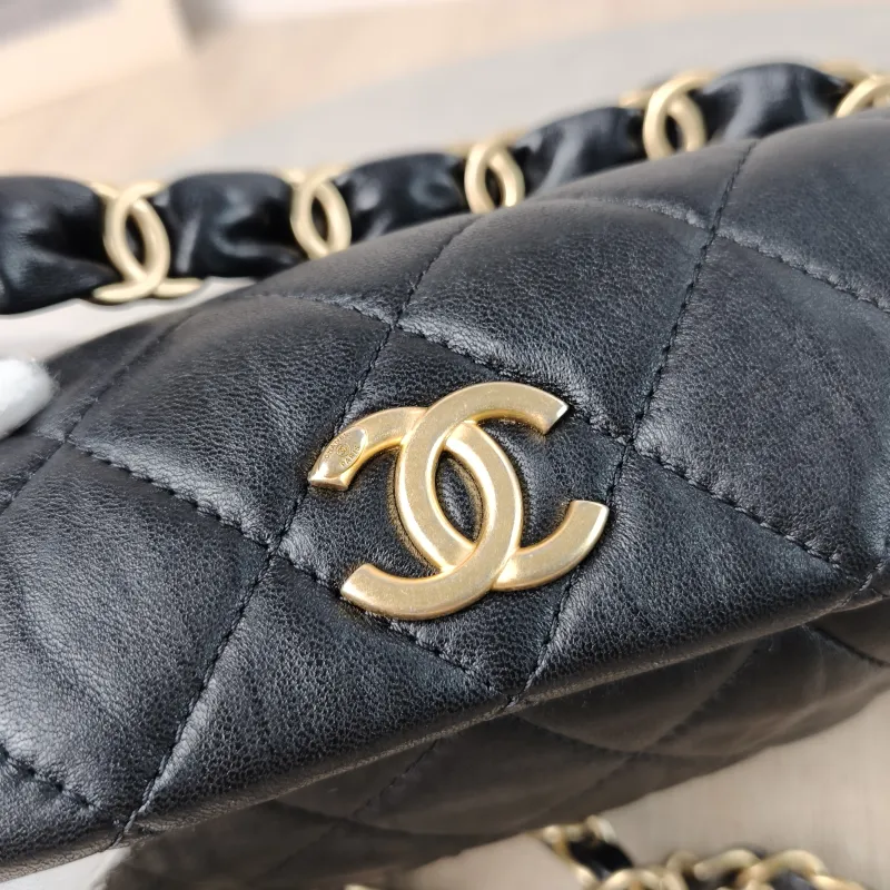 Chanel Crossbody Bag Crossbody Bag Black Lambskin One Size 17.5 × 7 × 9 cm 31 — detail view 6 of 11