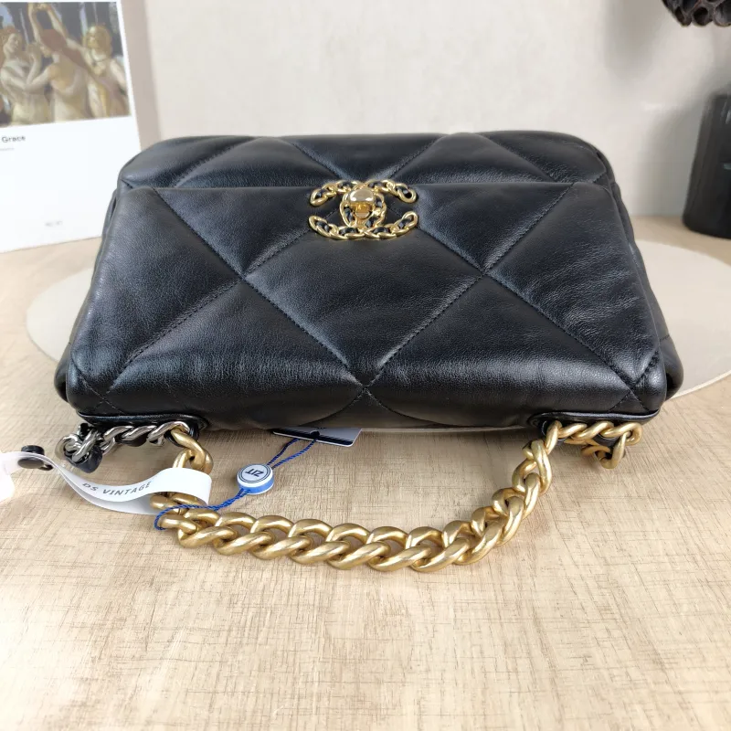 Chanel Crossbody Bag 19Bag Black SL ambskin Small 26 × 9 × 16 cm — detail view 11 of 11