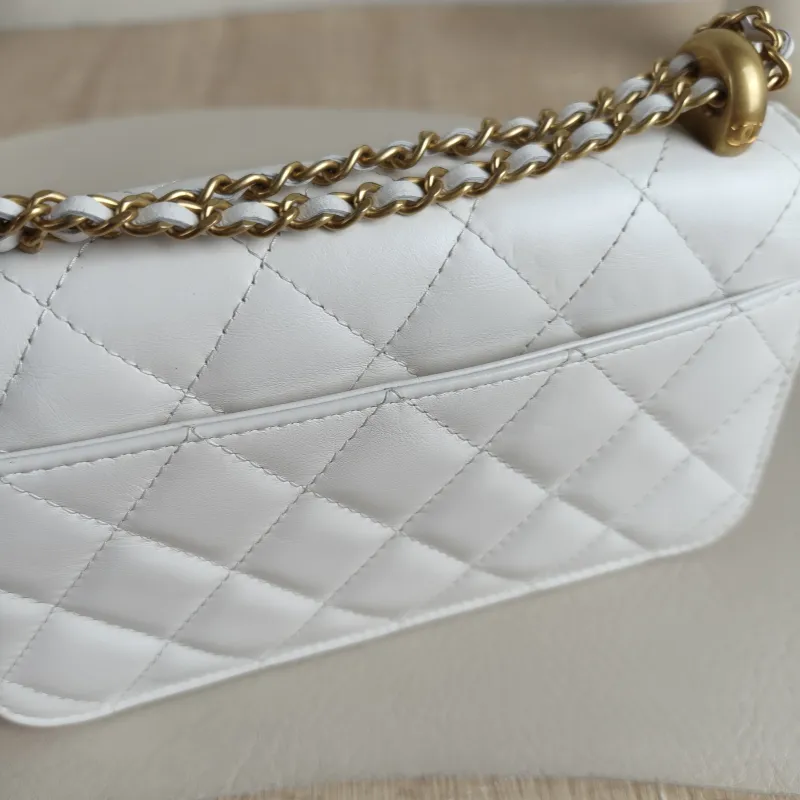 Chanel Crossbody Bag woc White Calfskin Mini 17.2 × 3.3 × 10 cm — detail view 10 of 12