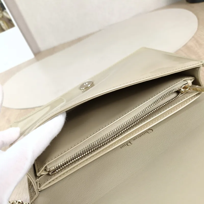 DIOR Shoulder Bag Shoulder Bagwoc Beige Patent Leather One Size21.5 × 4 × 12.5 cm — detail view 6 of 11