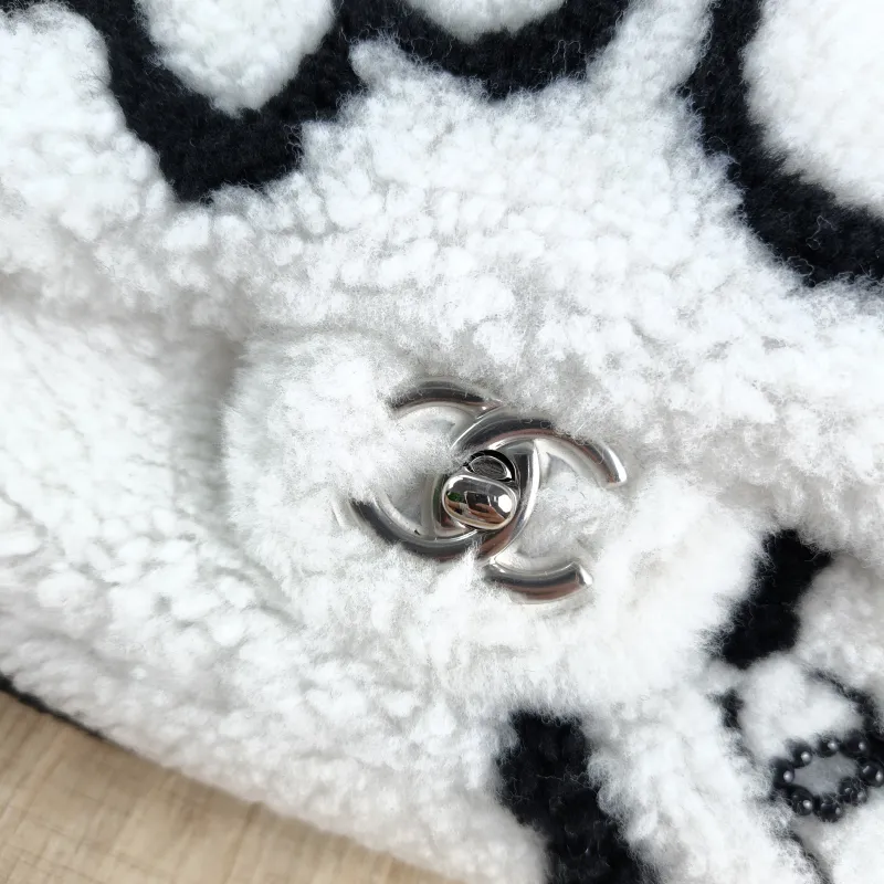 Chanel Shoulder Bag Editioncf Wool One Size 27 × 7 × 16.5 cm — detail view 1 of 13