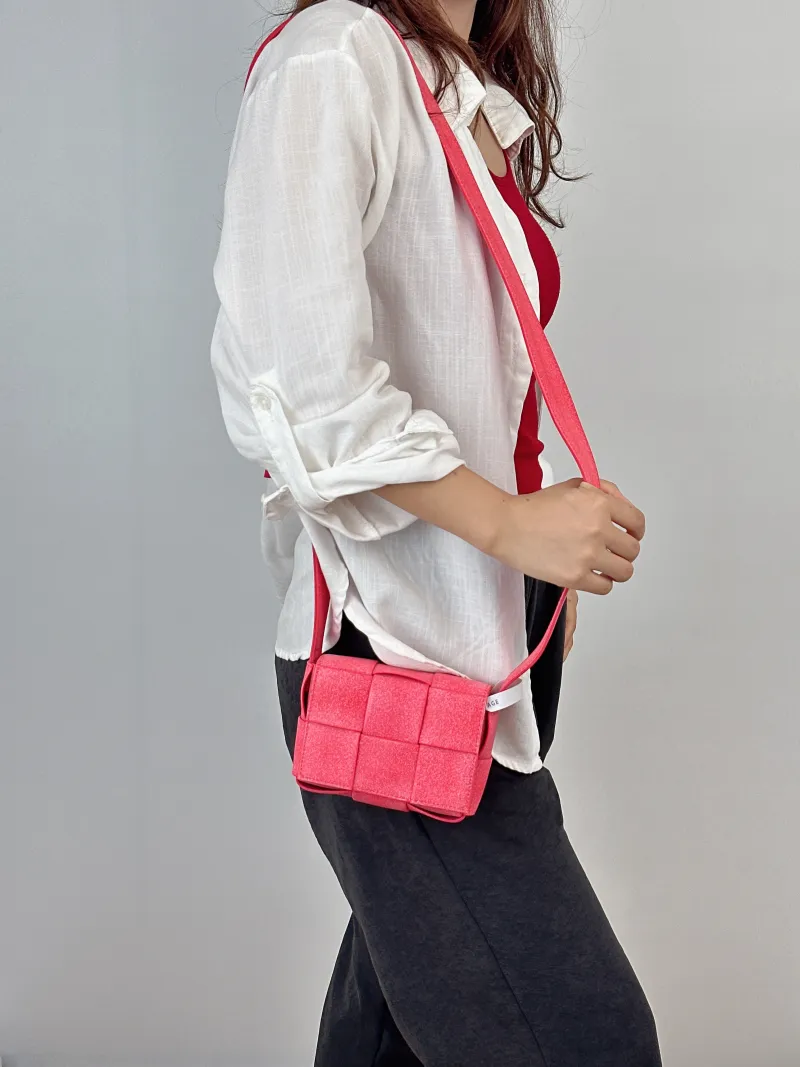 Bottega Veneta Crossbody Bag Cassette Woven Pink PV Cmini15 × 6 × 11 cm — on-model view 2 of 2