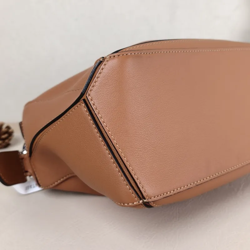 LOEWE Crossbody Bag Puzzle Caramel CC alfskin Small 24 × 10.5 × 16.5 cm — detail view 7 of 13