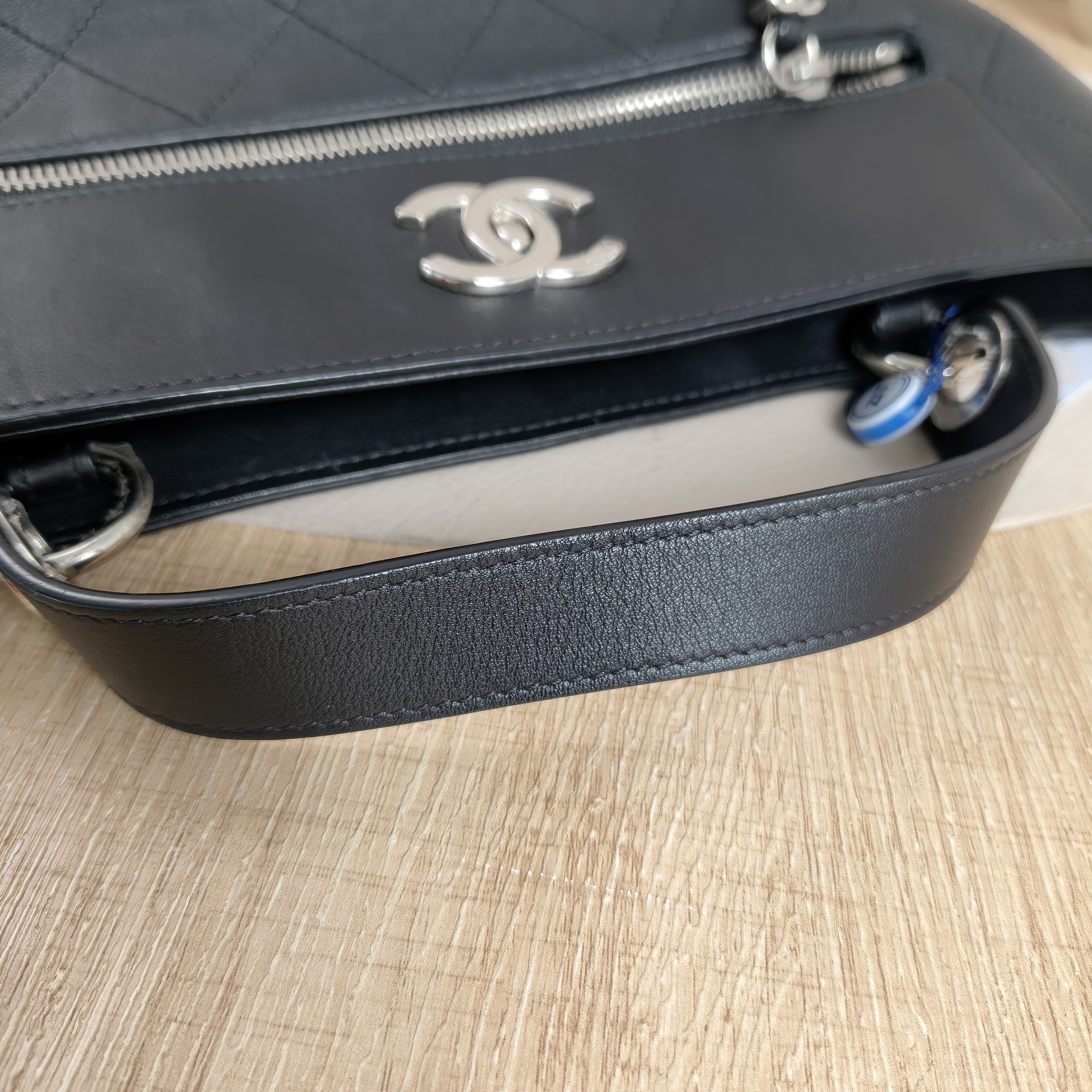 Chanel Crossbody Bag Crossbody Bag Black Calfskin One Size23 × 9 × 29 cm — cover view 7 of 10