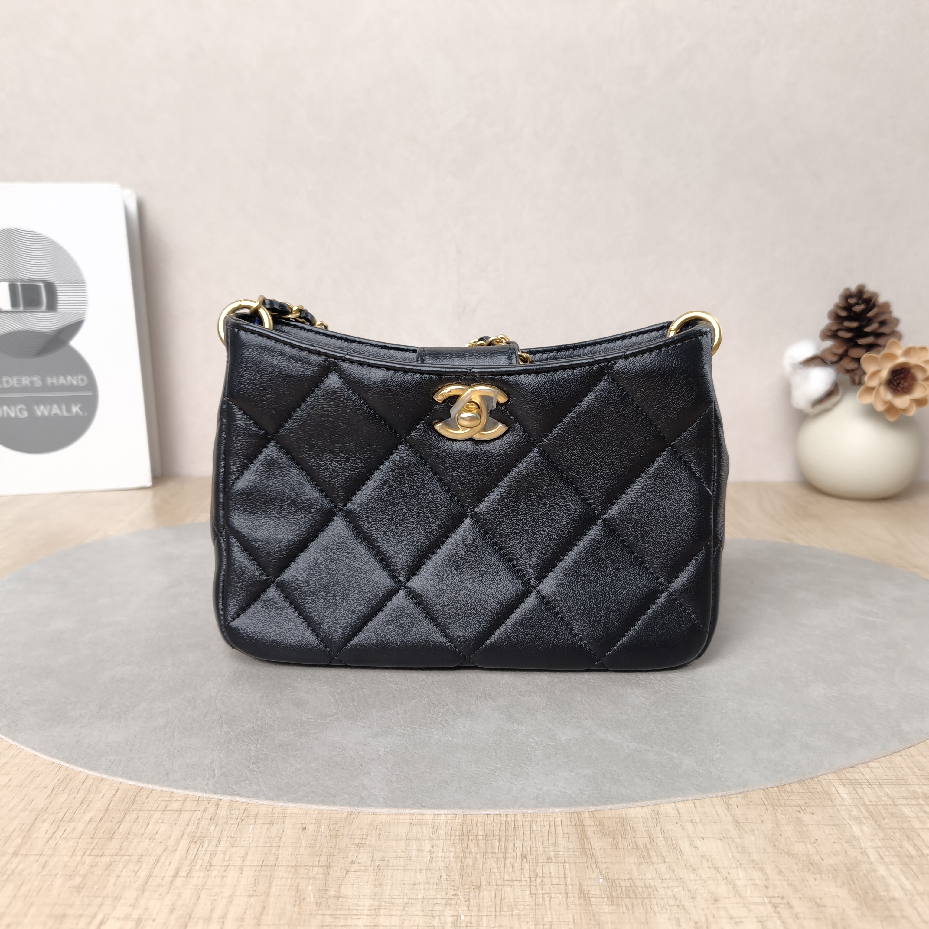Chanel Shoulder Bag24s Pearl hobo Black Lambskin One Size20 × 7 × 14 cm