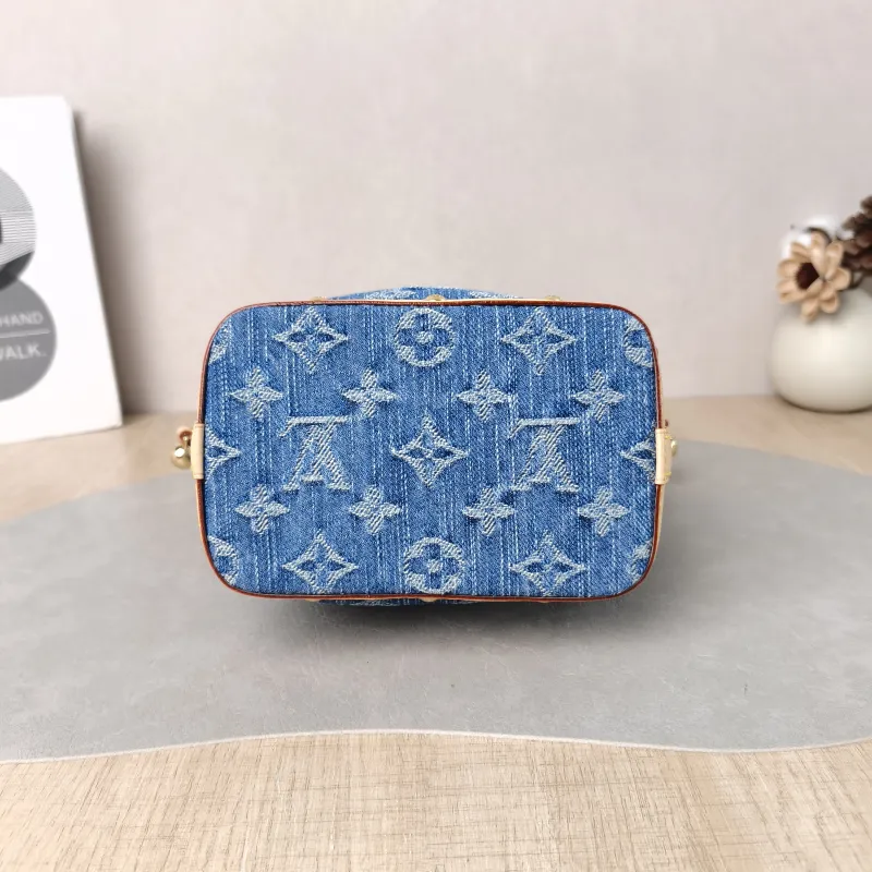 Louis Vuitton Crossbody Bag NANO NOÉ Bucket Bag Nano Blue nano 20.5 × 9 × 17.5 cm — cover view 3 of 6