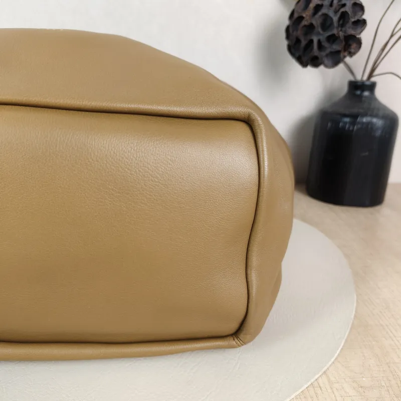 LOEWE Crossbody Bag Squeeze Lambskin Medium 34 × 13.5 × 33 cm — detail view 1 of 11
