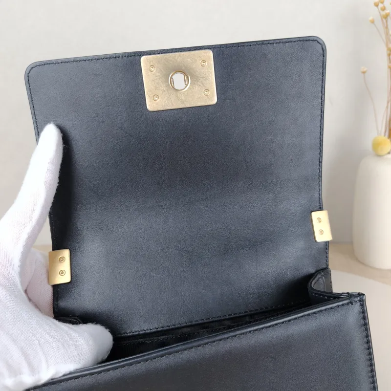 Chanel Crossbody Bag Le Boy​Black Calfskin Small 20.5 × 8.5 × 12 cm — detail view 4 of 15