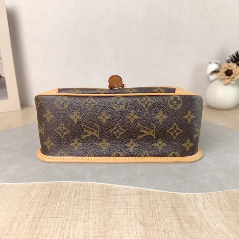 Louis Vuitton Crossbody Bag Diane Baguette Bag Shoulder Strap PVC Small 24 × 9 × 15 cm — cover view 3 of 6
