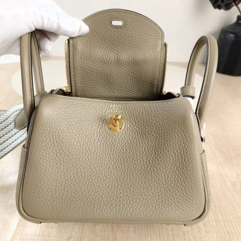 Hermès Crossbody Bag Lindy Mini 19 8Q Beige TC Calfskin Mini 19 × 9.5 × 13 cm G — detail view 6 of 12
