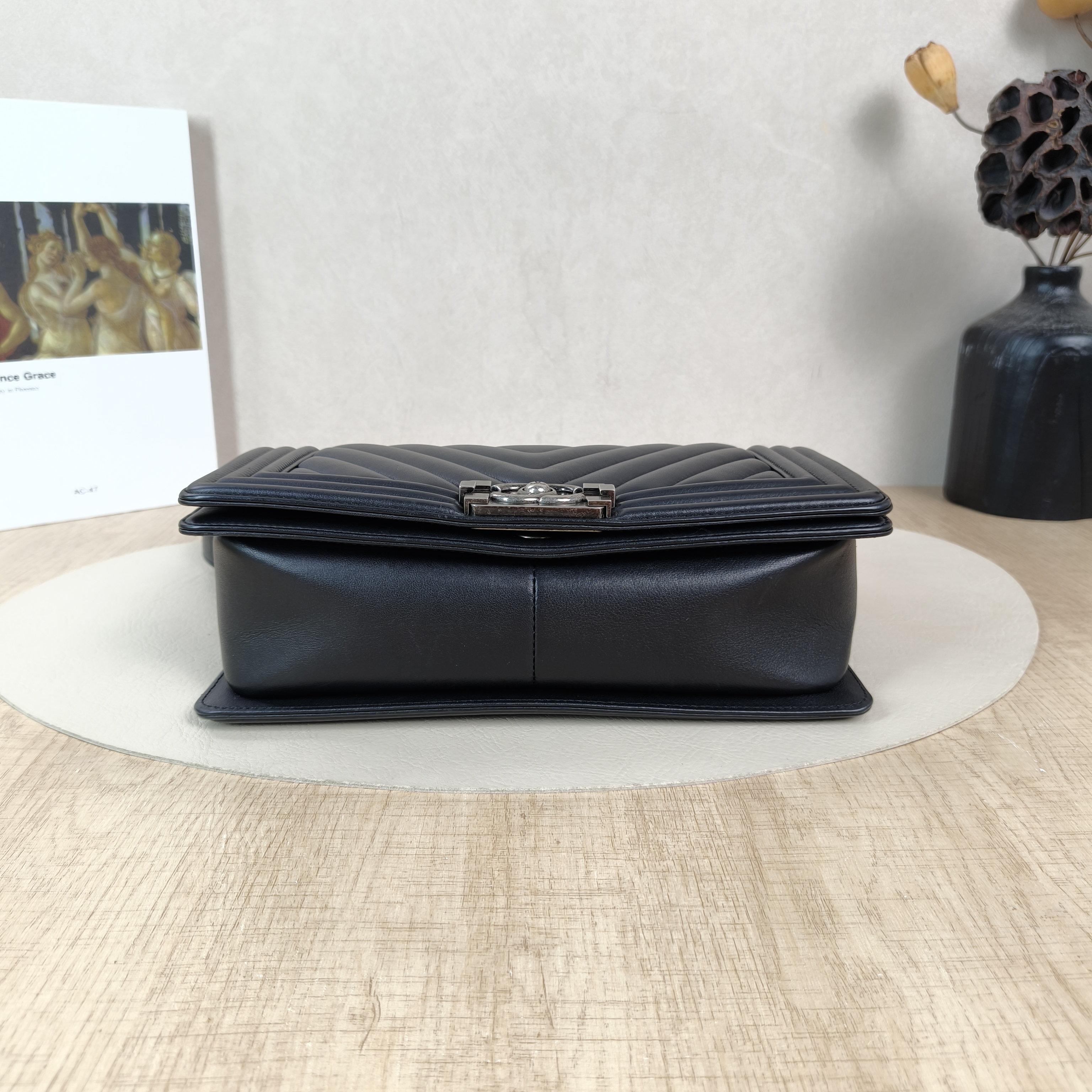 Chanel Crossbody Bagv leboy Black Calfskin Medium25 × 9 × 15 cm — cover view 4 of 6