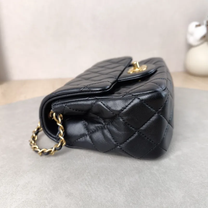 Chanel Crossbody Bag Black Lambskin One Size 17 × 8 × 13.5 cm — detail view 7 of 14