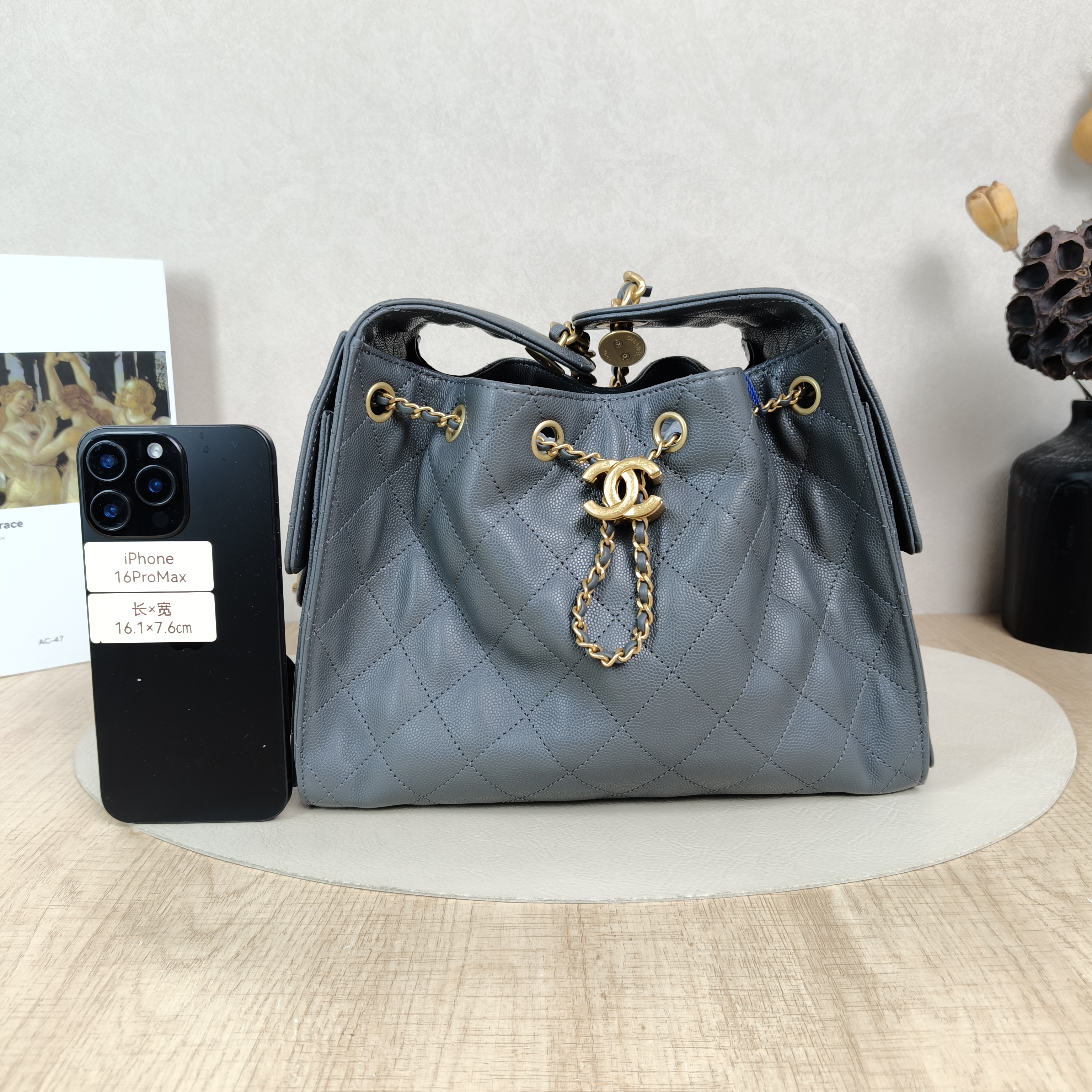Chanel Shoulder Bag25Bag Grey Grained Calfskin Small26 × 14 × 30 cm — cover view 3 of 5