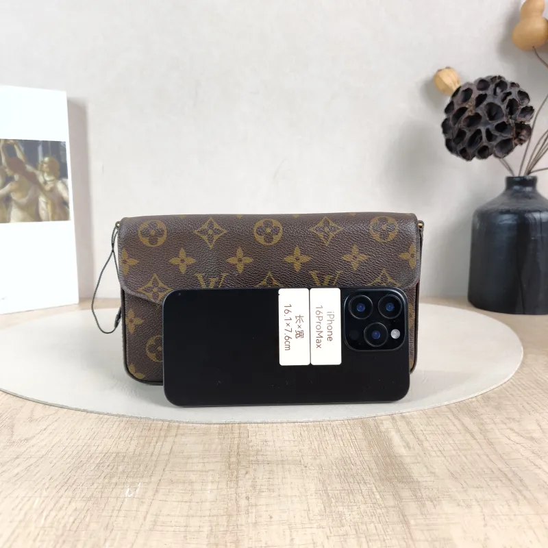 Louis Vuitton Crossbody Bag Pochette Félicie Monogram PVC Small21 × 3 × 12 cm — cover view 6 of 6